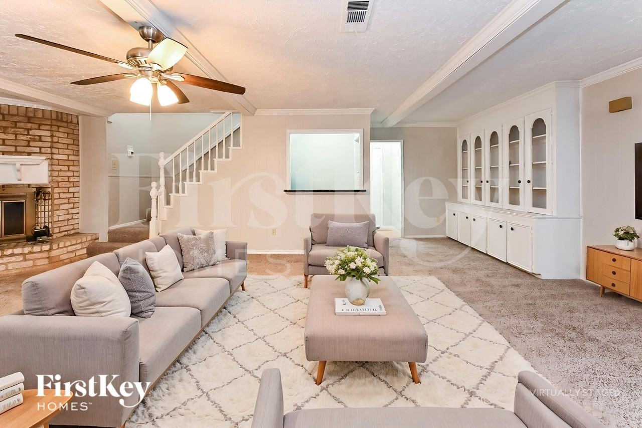16911 Memorial Oaks Ln - Photo 4 of 20