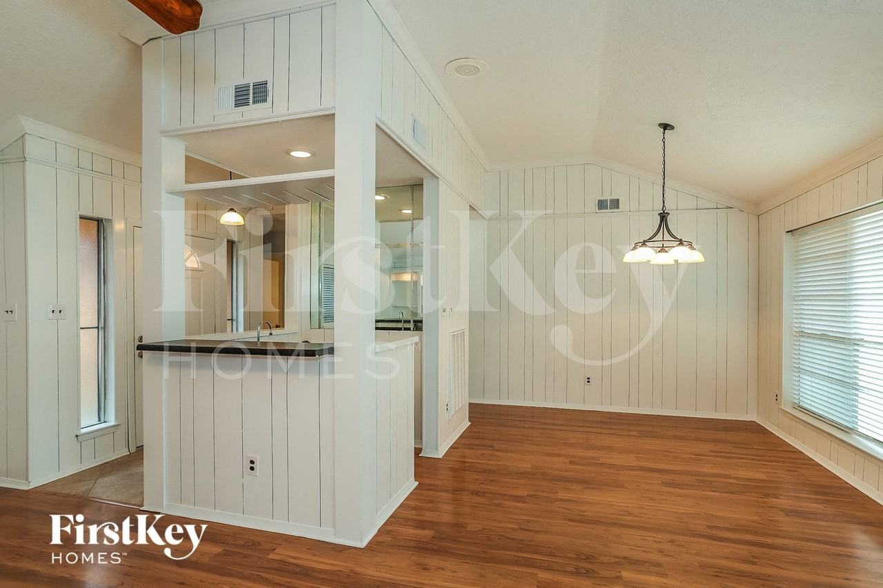 613 W Castle Harbour Dr - Photo 3 of 16