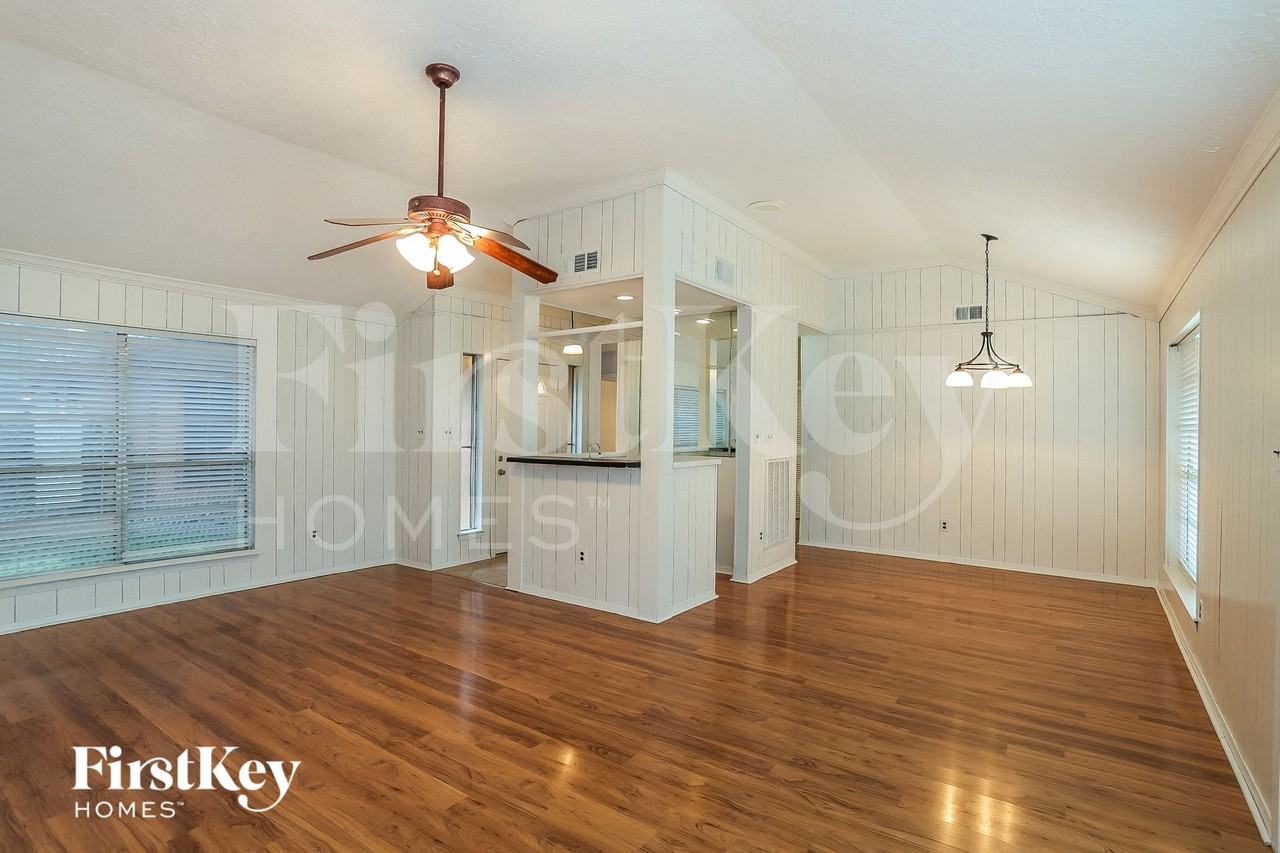 613 W Castle Harbour Dr - Photo 4 of 16