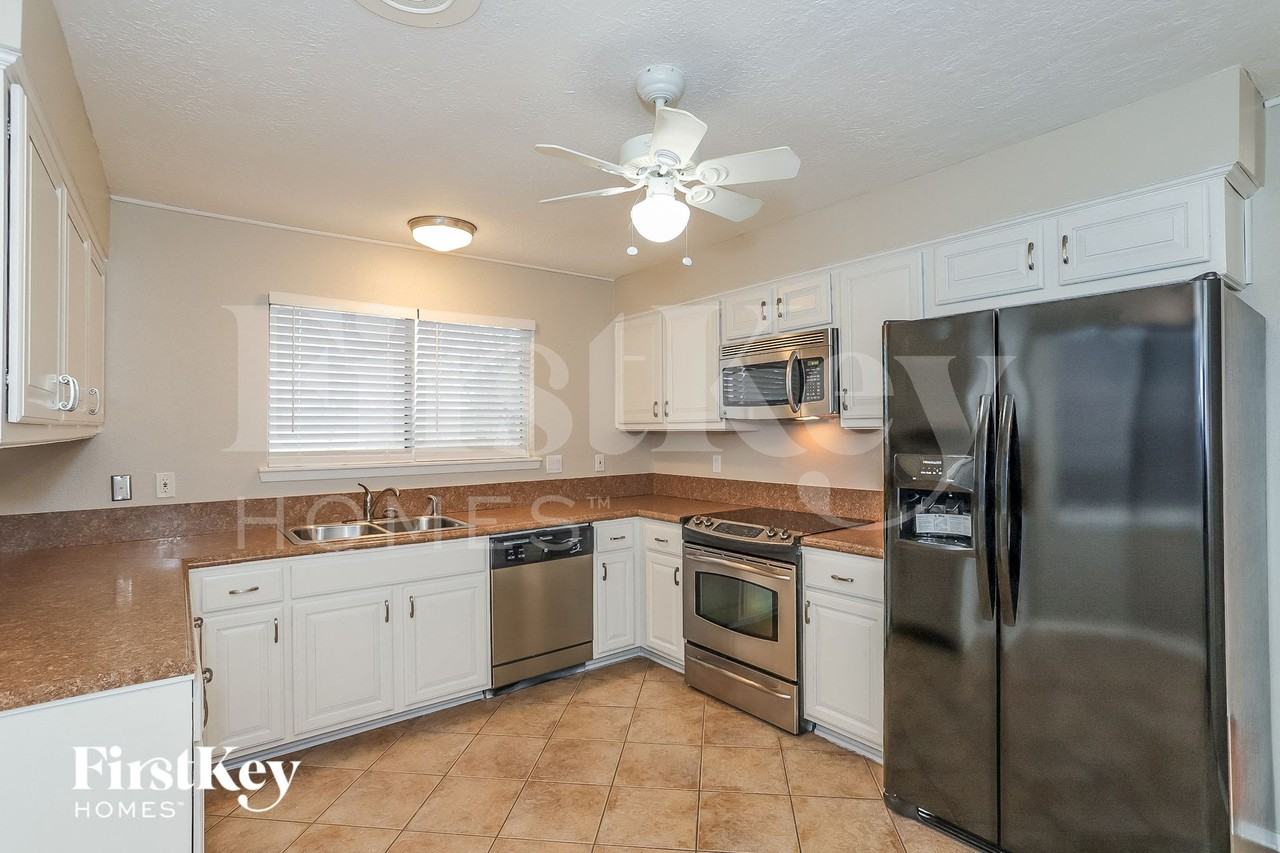 613 W Castle Harbour Dr - Photo 6 of 16
