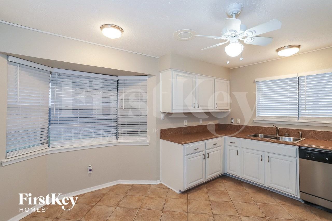 613 W Castle Harbour Dr - Photo 7 of 16
