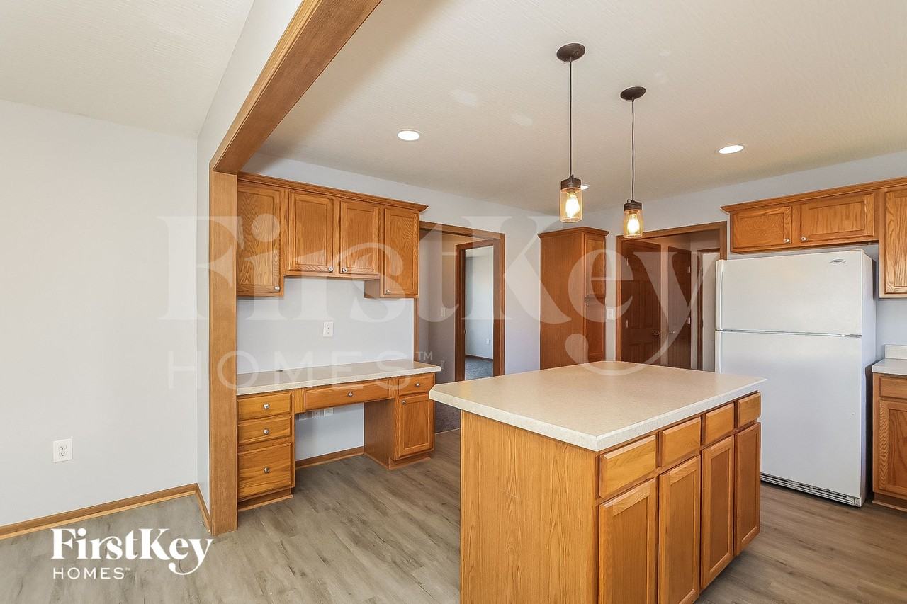 37 Waterman Ave - Photo 5 of 15