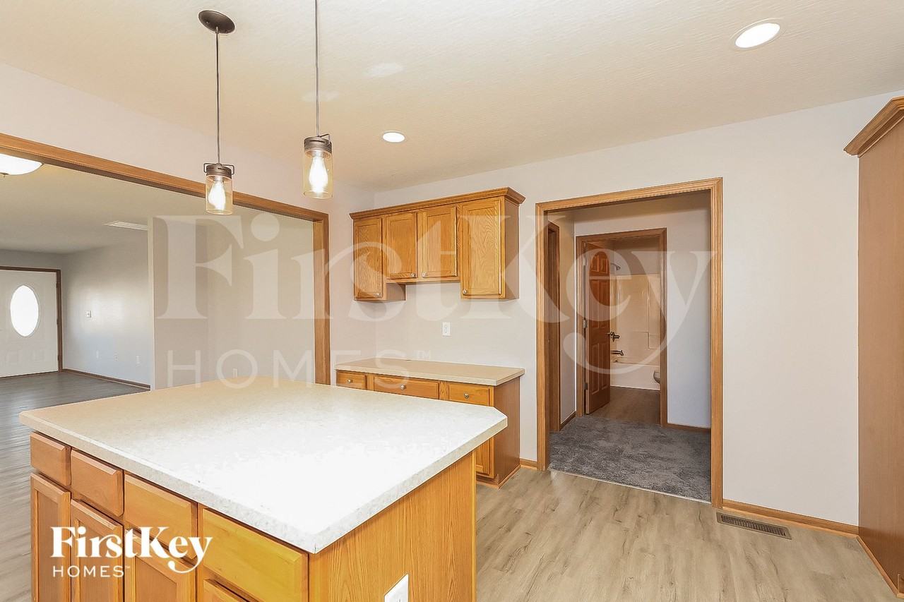 37 Waterman Ave - Photo 6 of 15