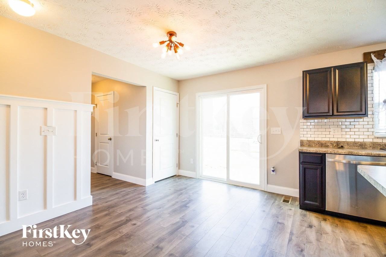 6156 Woodville Dr - Photo 4 of 15