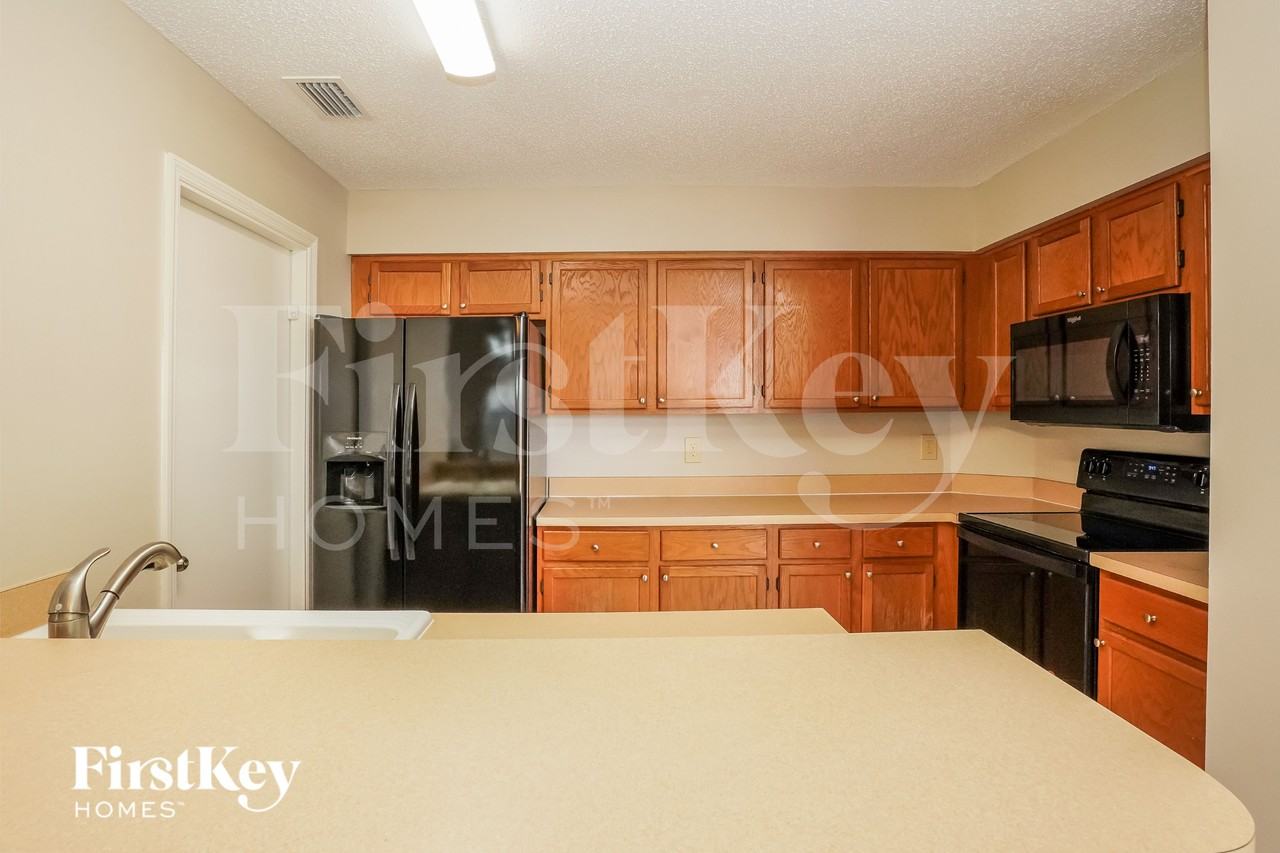1008 Vannessa Dr - Photo 5 of 15