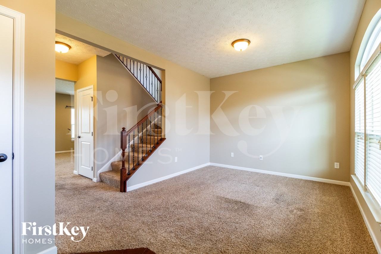 5312 Venetian Way - Photo 3 of 15