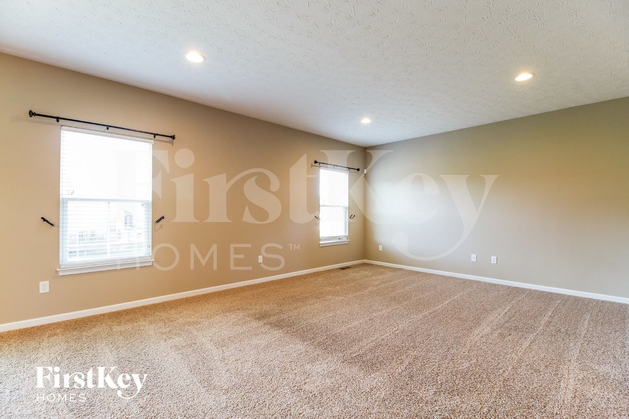 5312 Venetian Way - Photo 4 of 15