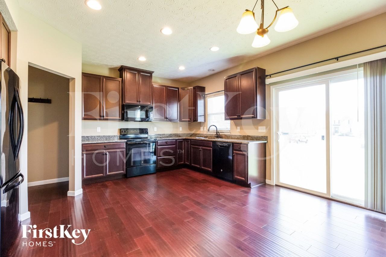 5312 Venetian Way - Photo 5 of 15