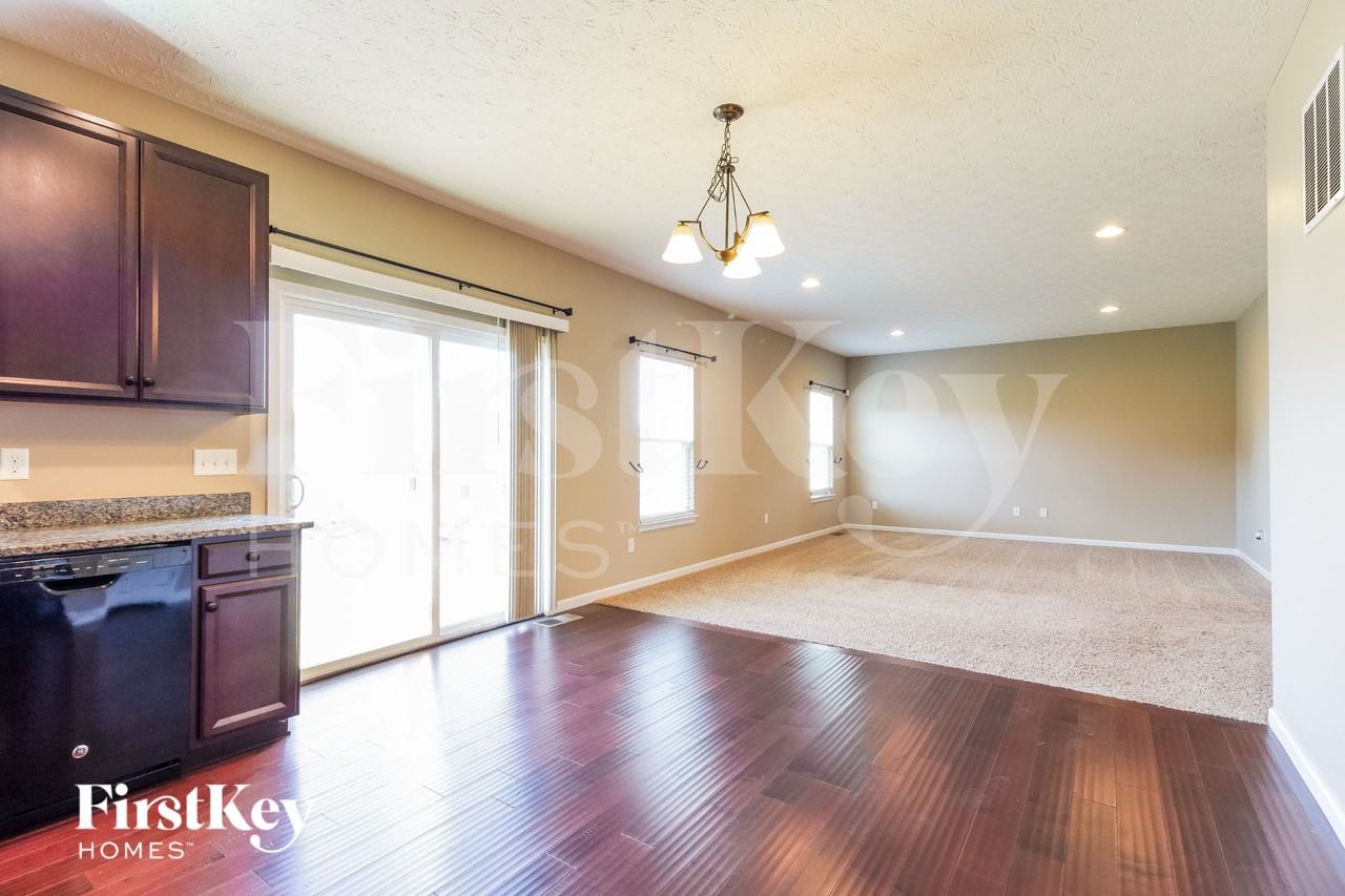 5312 Venetian Way - Photo 6 of 15