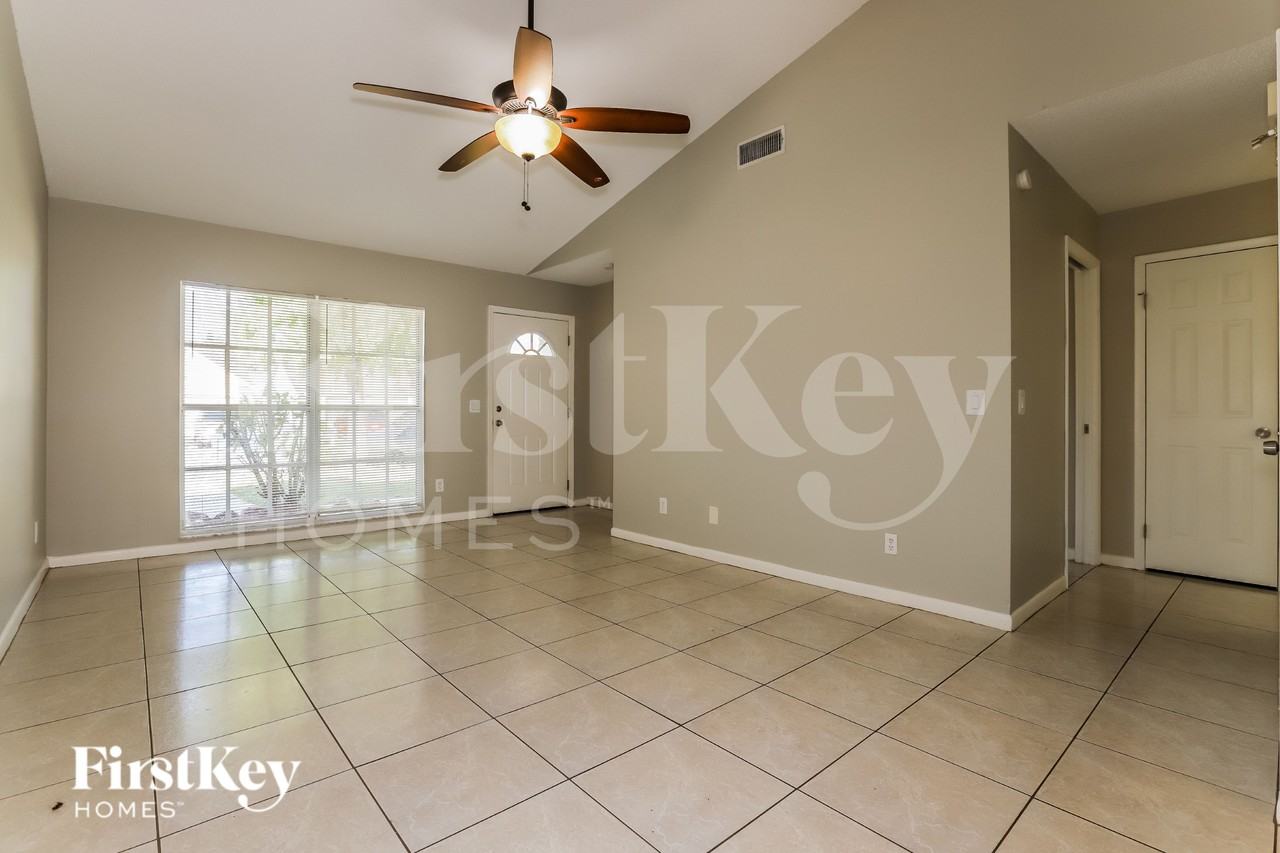 9728 Fox Hollow Rd - Photo 5 of 16