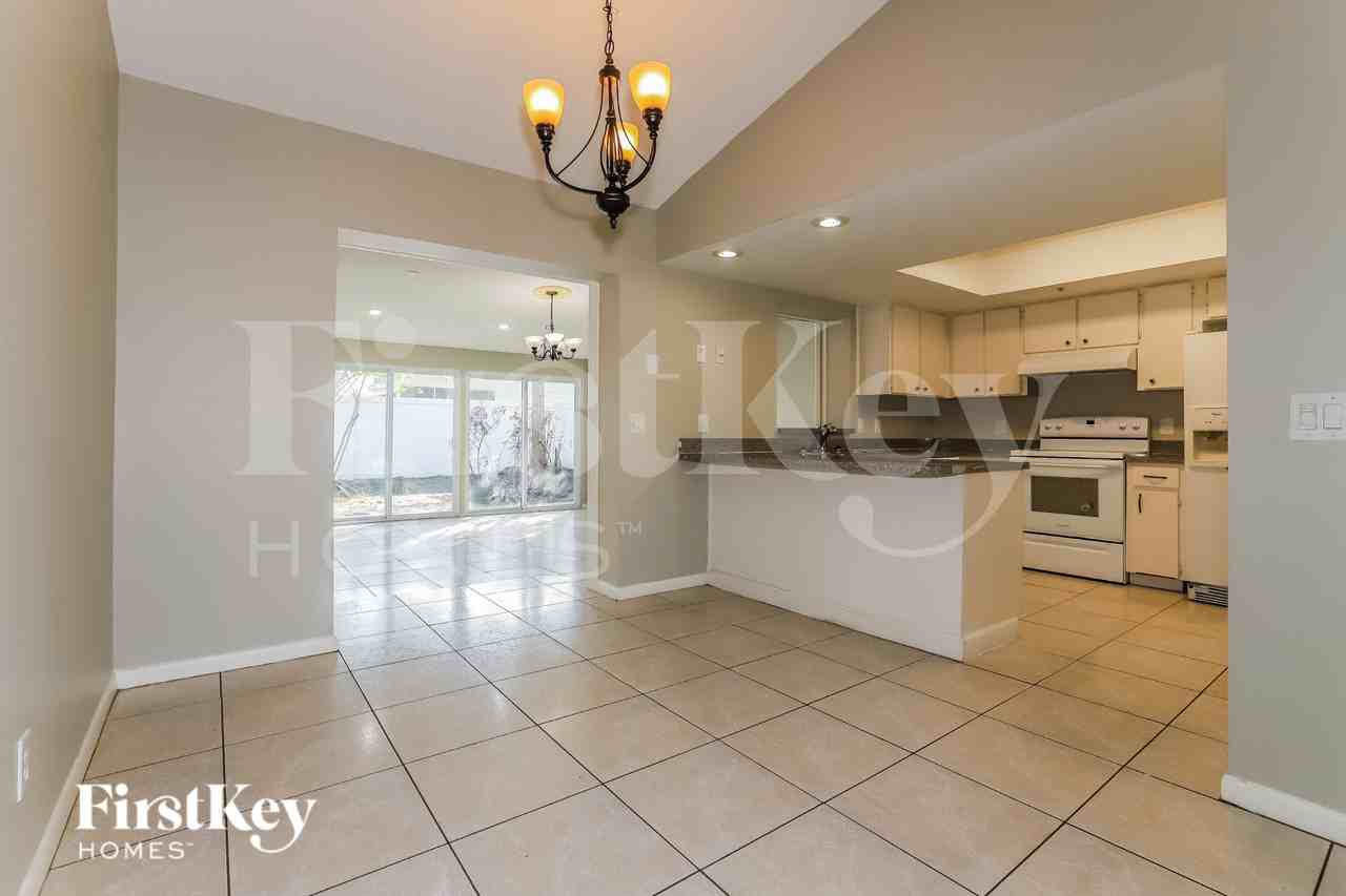 9728 Fox Hollow Rd - Photo 6 of 16