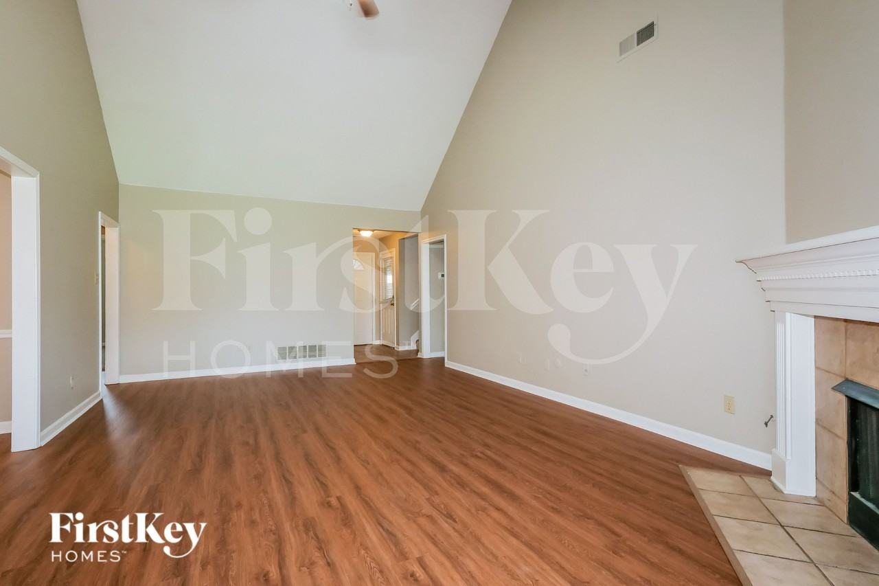 9344 Helmsley Dr - Photo 3 of 19