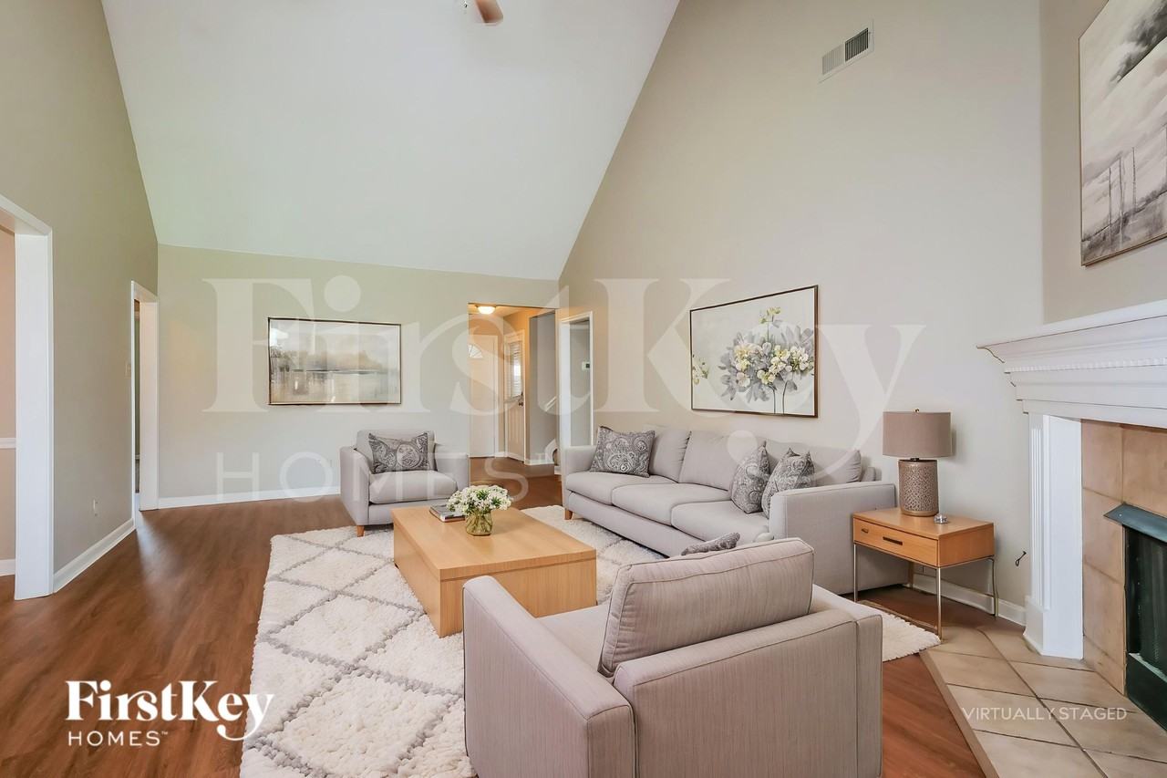 9344 Helmsley Dr - Photo 4 of 19