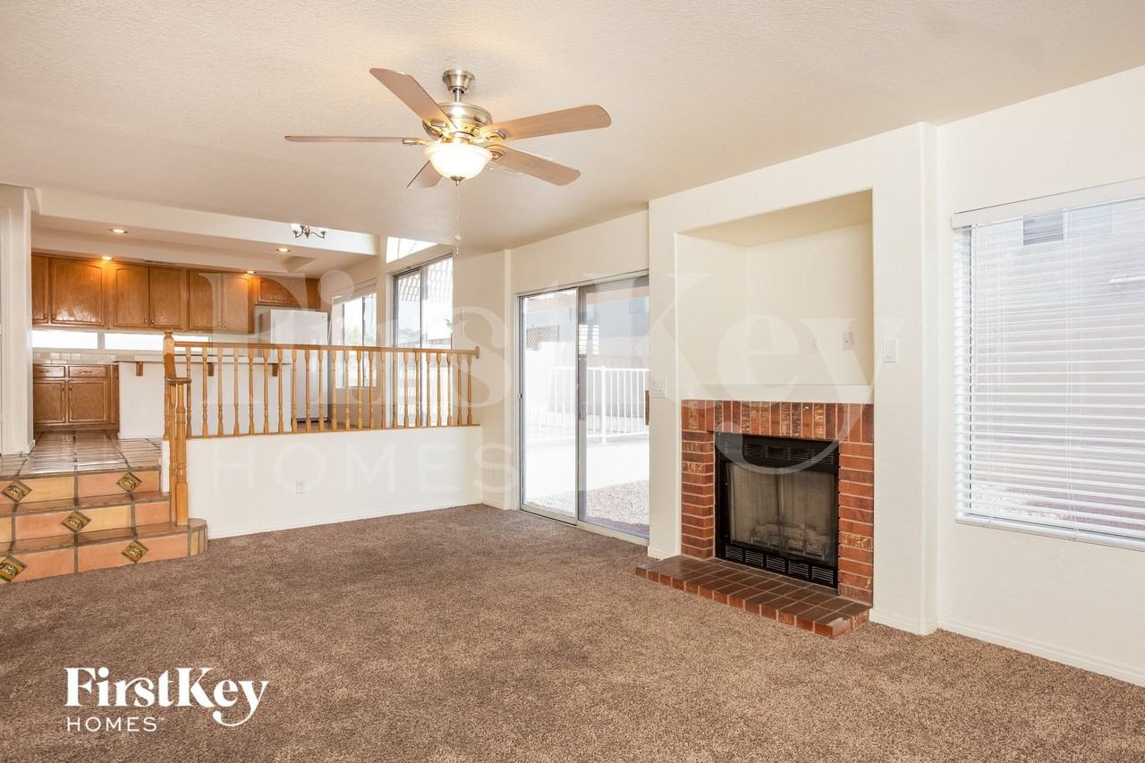 9047 Sunpine Ct - Photo 4 of 15