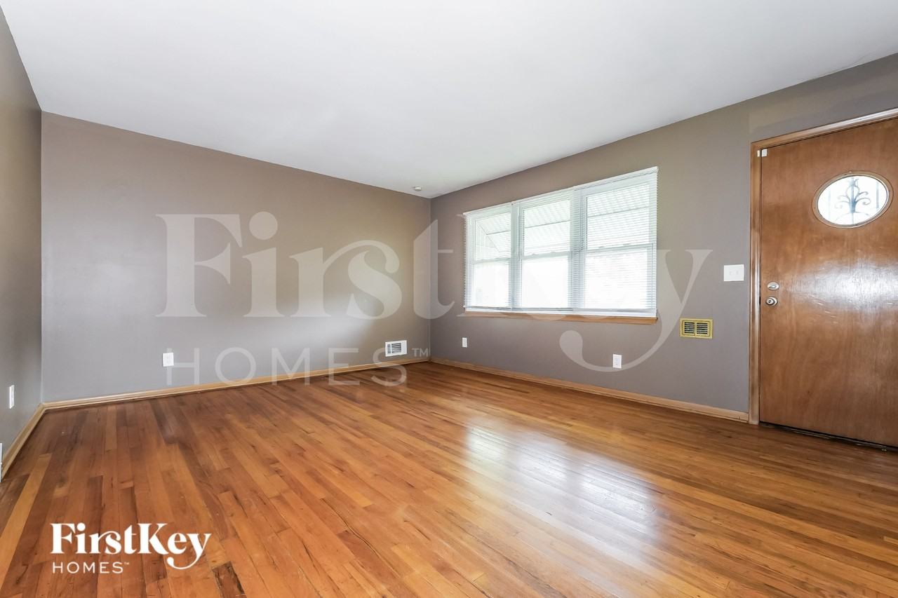 9009 E 84th St - Photo 2 of 19