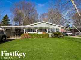 featured image of 809 N Latham St