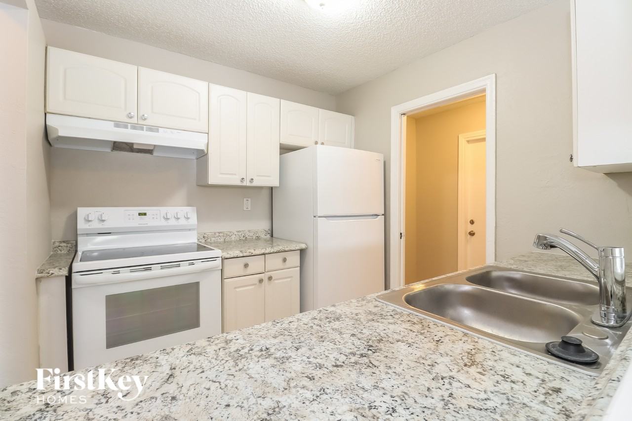 7701 Sw 7th Ct - Photo 7 of 17