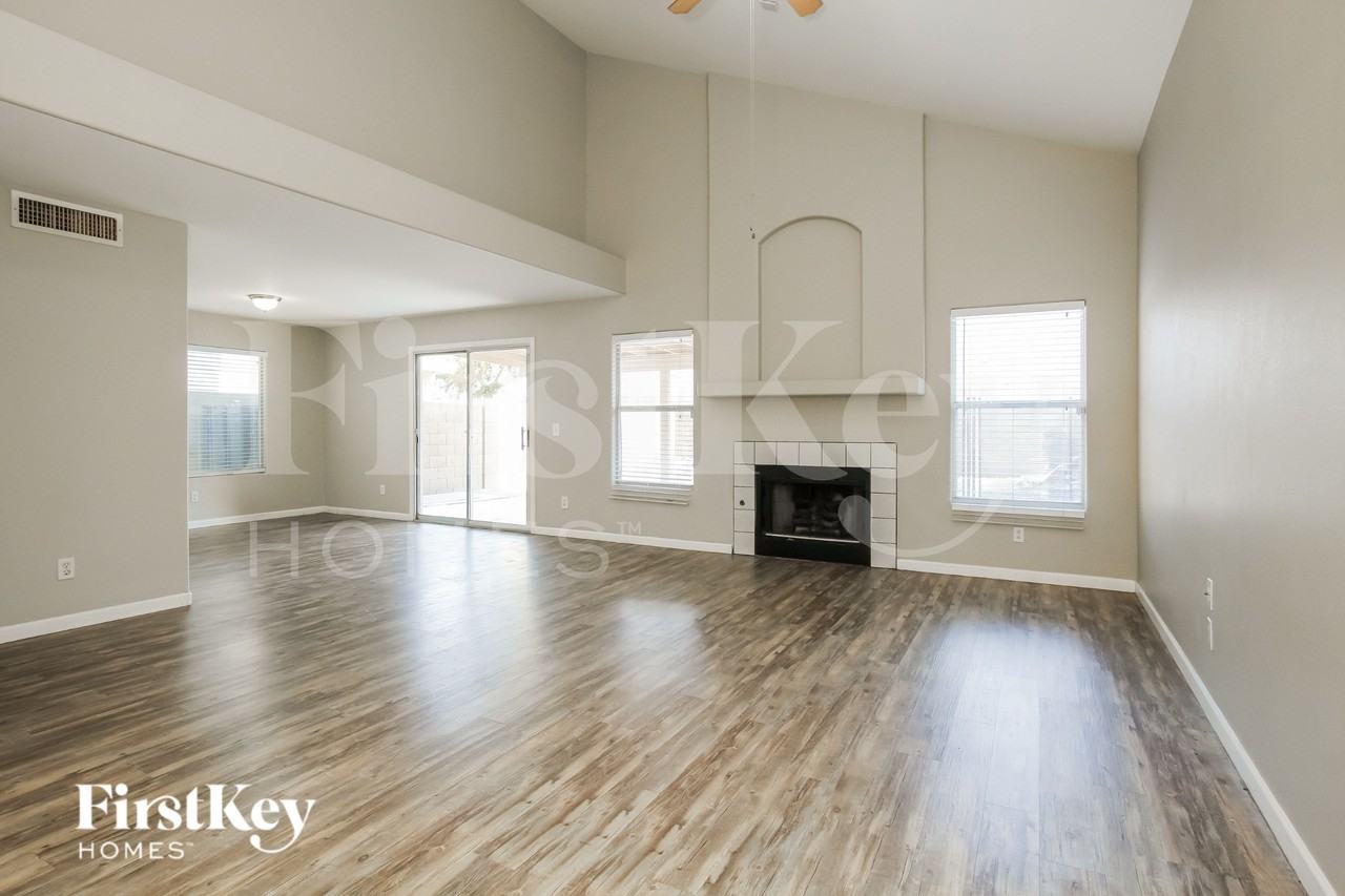 7570 W Comet Ave - Photo 2 of 19