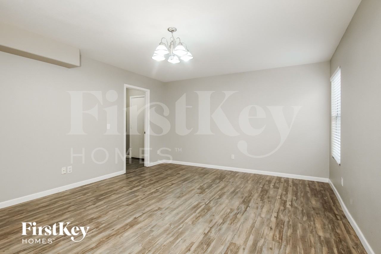 7570 W Comet Ave - Photo 5 of 19