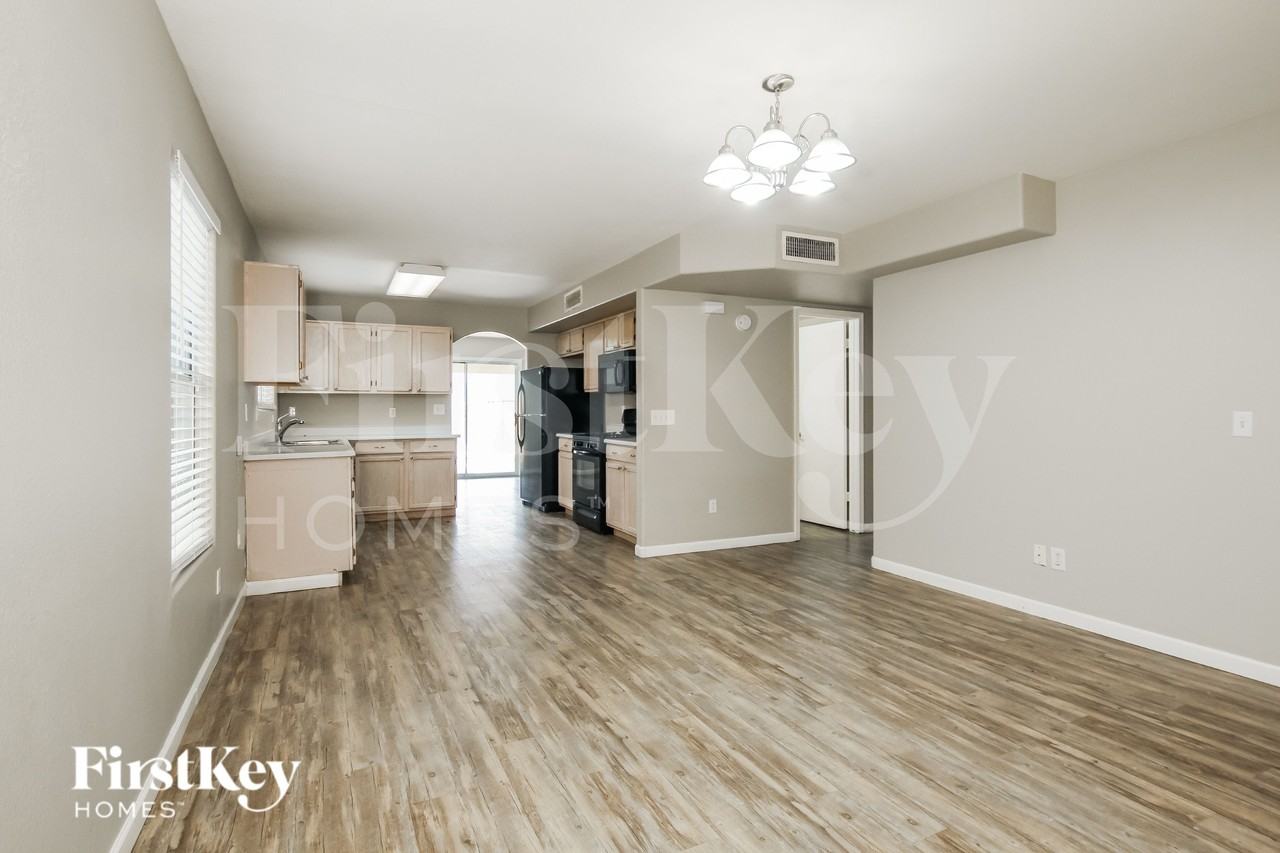 7570 W Comet Ave - Photo 7 of 19