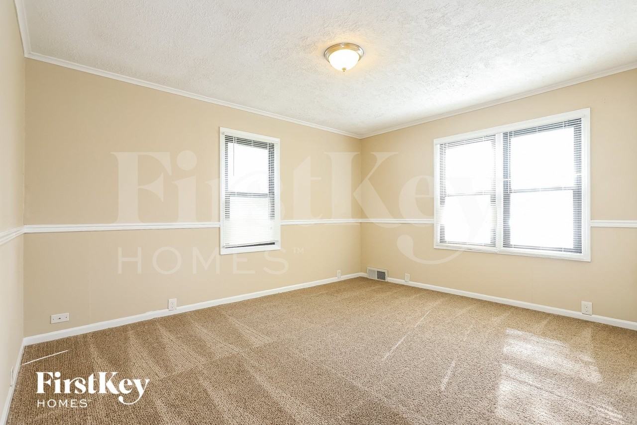 723 Fulton Ave - Photo 3 of 15