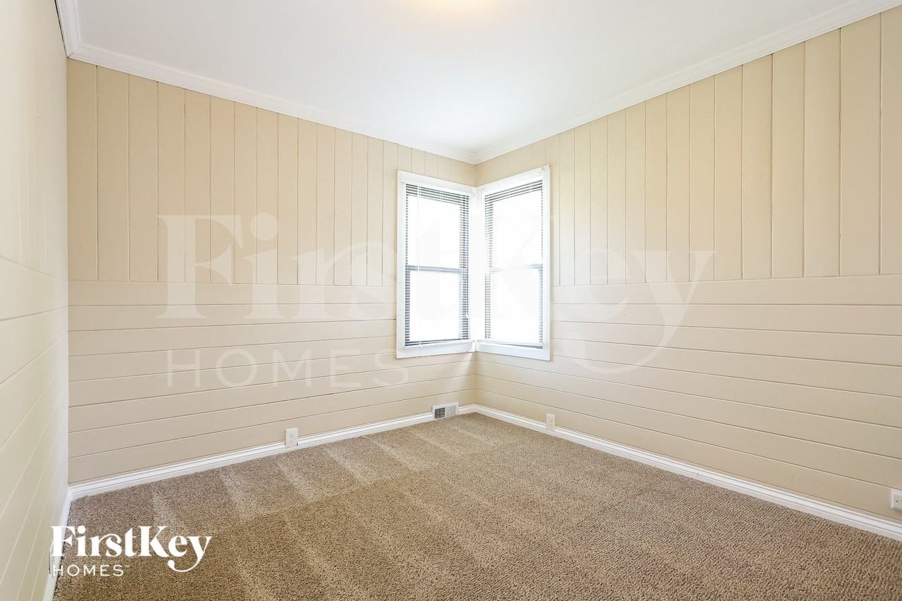 723 Fulton Ave - Photo 4 of 15