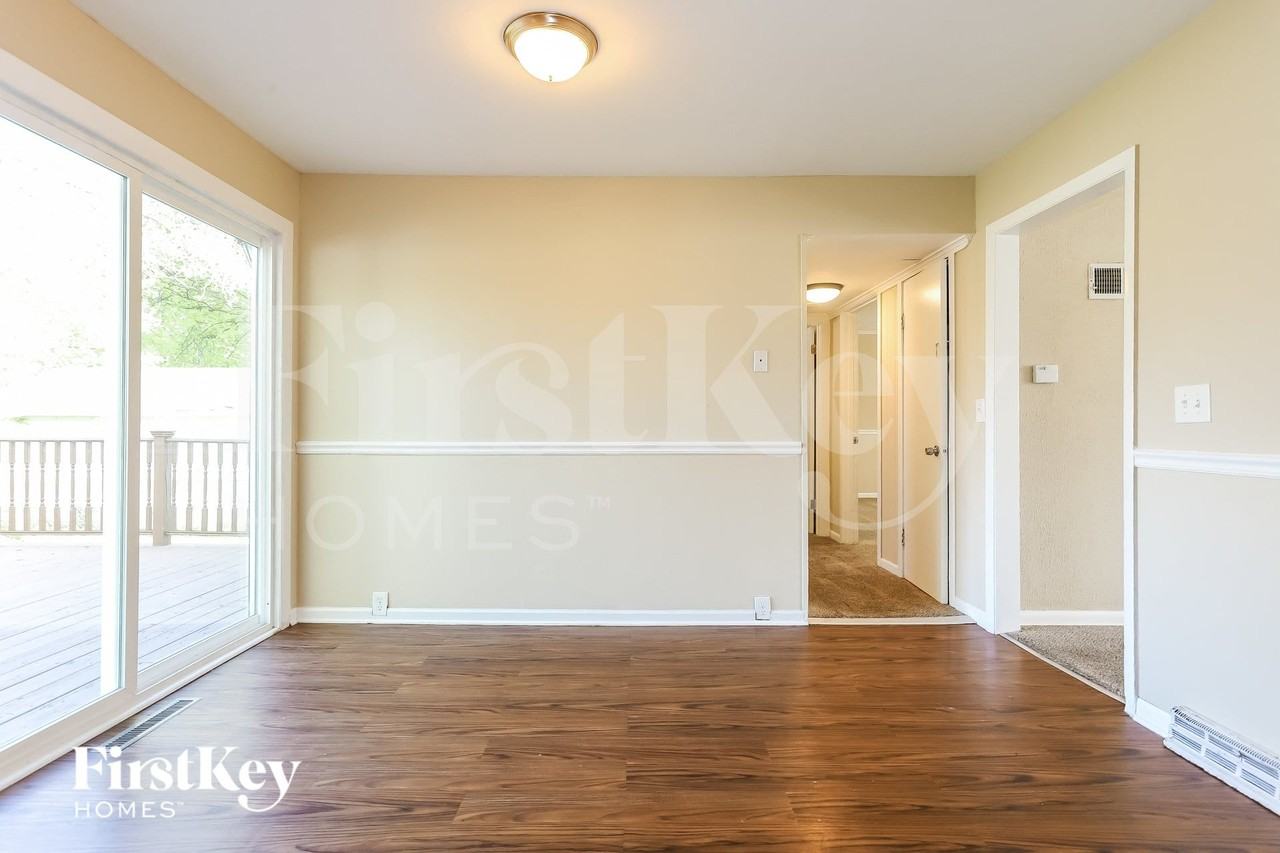 723 Fulton Ave - Photo 6 of 15