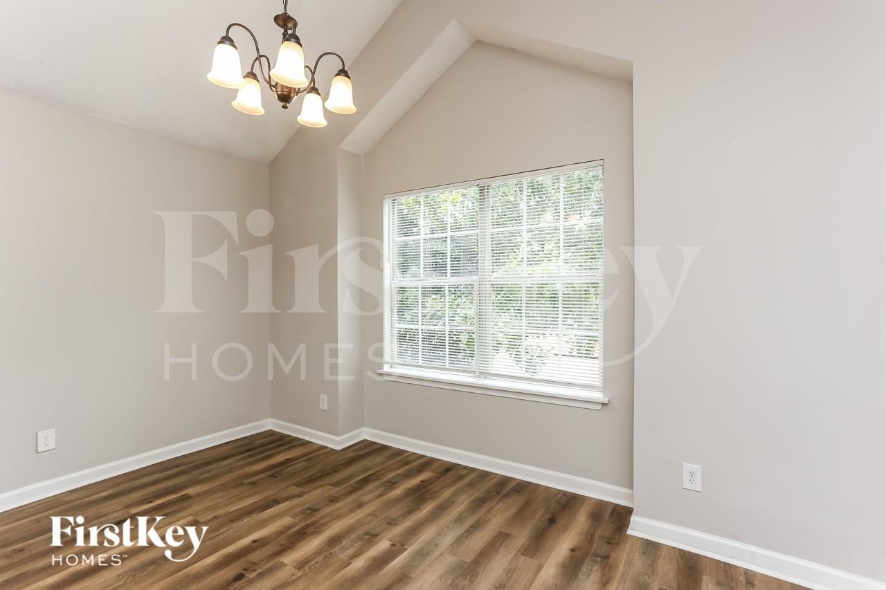 721 Peteywood Dr - Photo 4 of 16