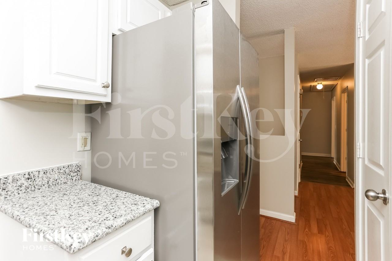 721 Peteywood Dr - Photo 5 of 16