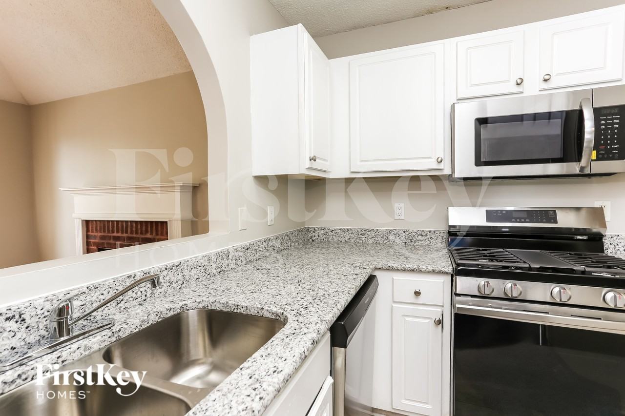 721 Peteywood Dr - Photo 6 of 16