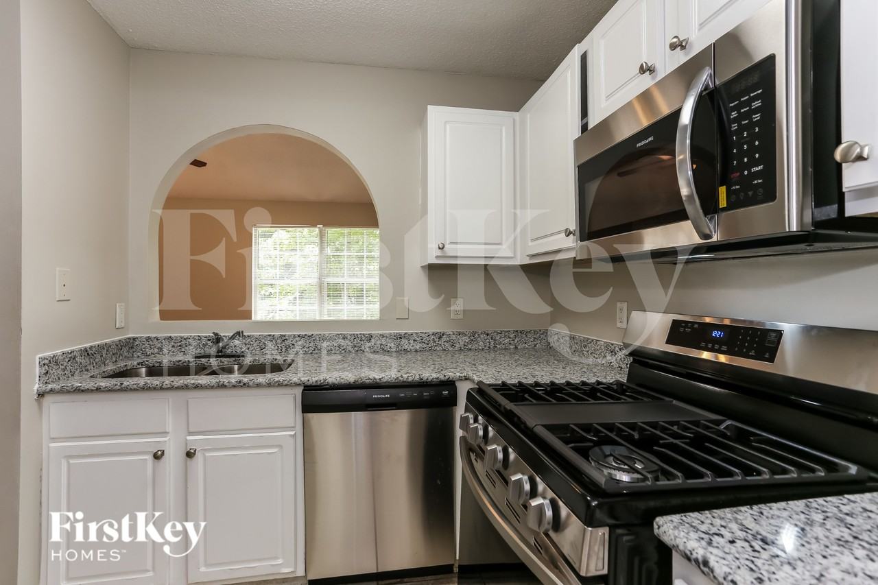 721 Peteywood Dr - Photo 7 of 16