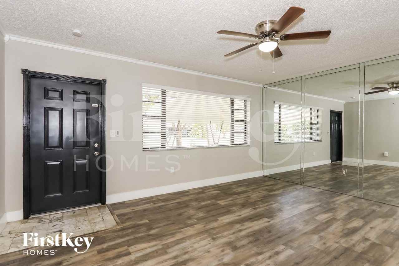 7000 Sw 12th St - Photo 2 of 15