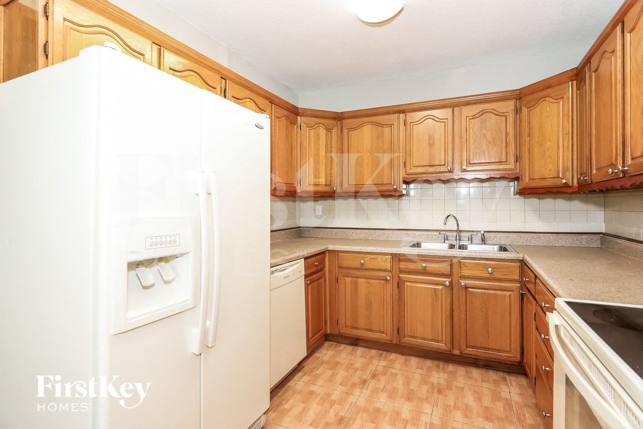 7000 Sw 12th St - Photo 5 of 15