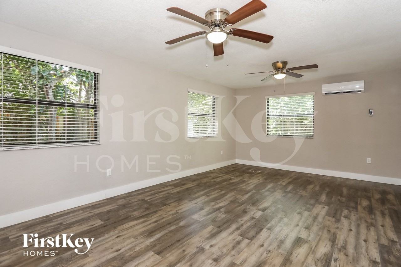 7000 Sw 12th St - Photo 7 of 15