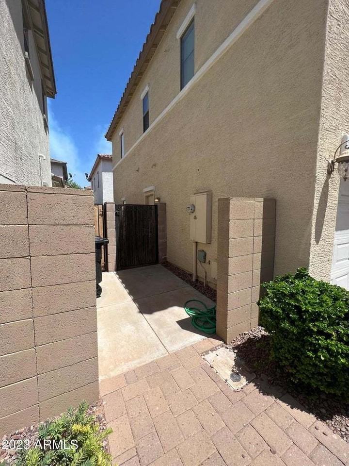 4661 E Laurel Ave - Photo 3 of 39