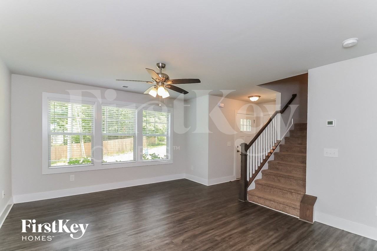 4535 Bonneville Dr - Photo 3 of 15