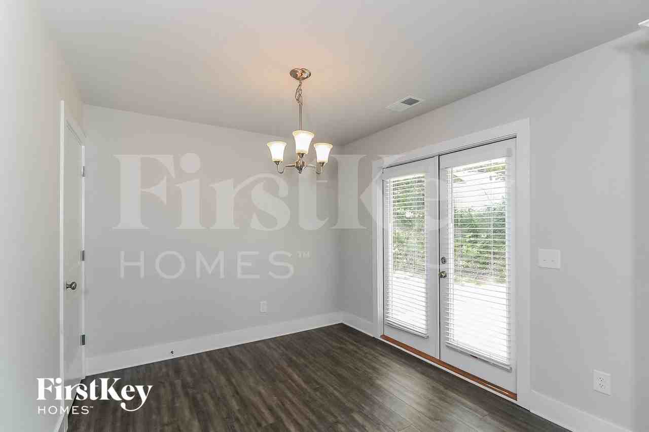 4535 Bonneville Dr - Photo 4 of 15