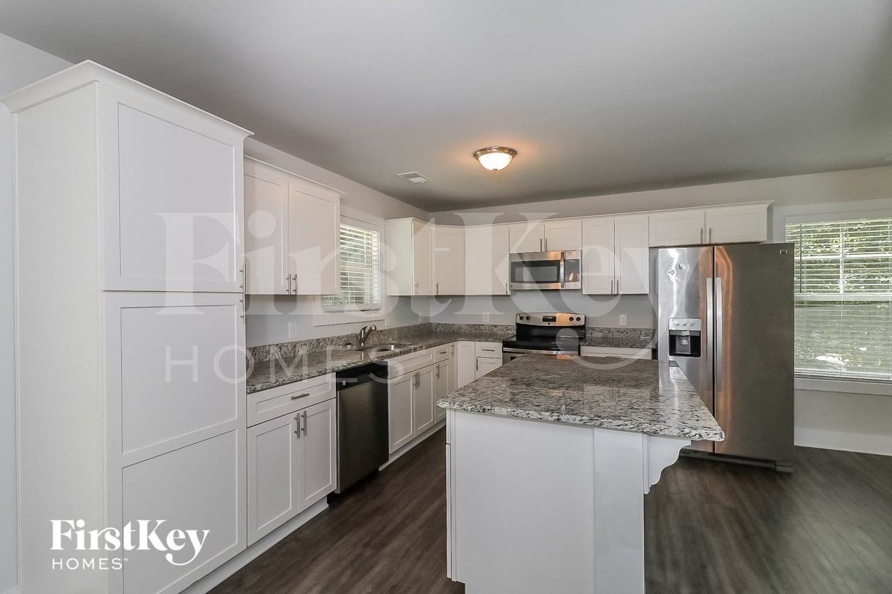 4535 Bonneville Dr - Photo 6 of 15