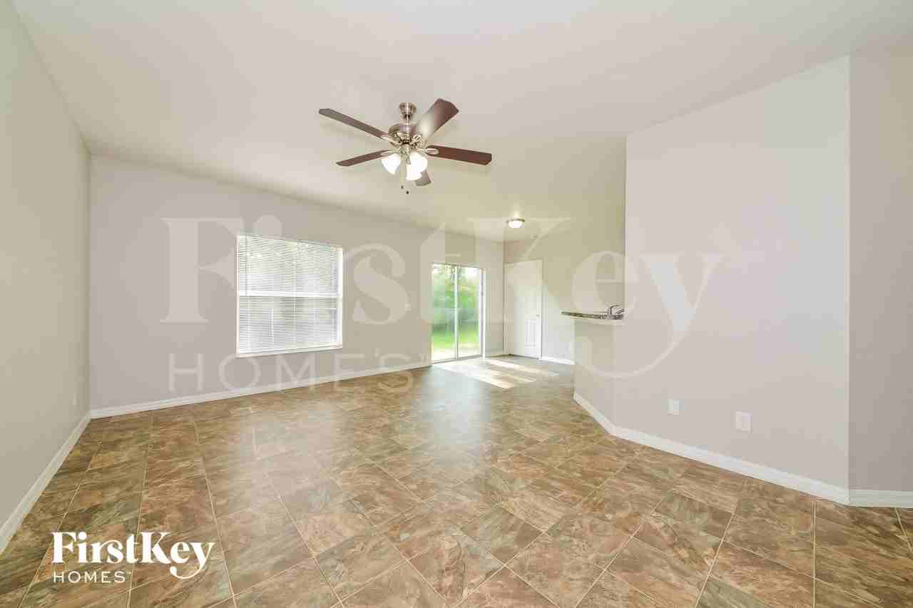 4448 N Biscayne Dr - Photo 3 of 15