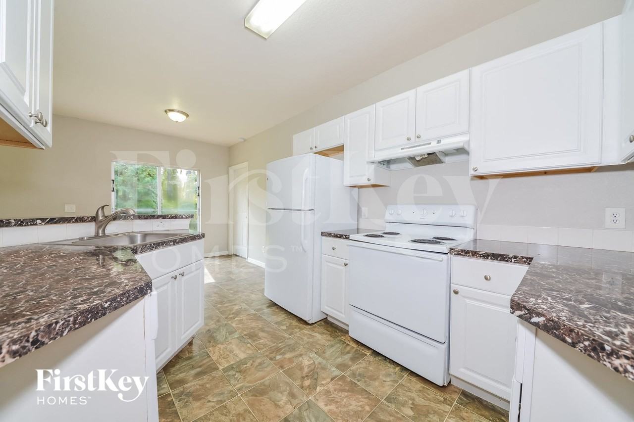 4448 N Biscayne Dr - Photo 5 of 16