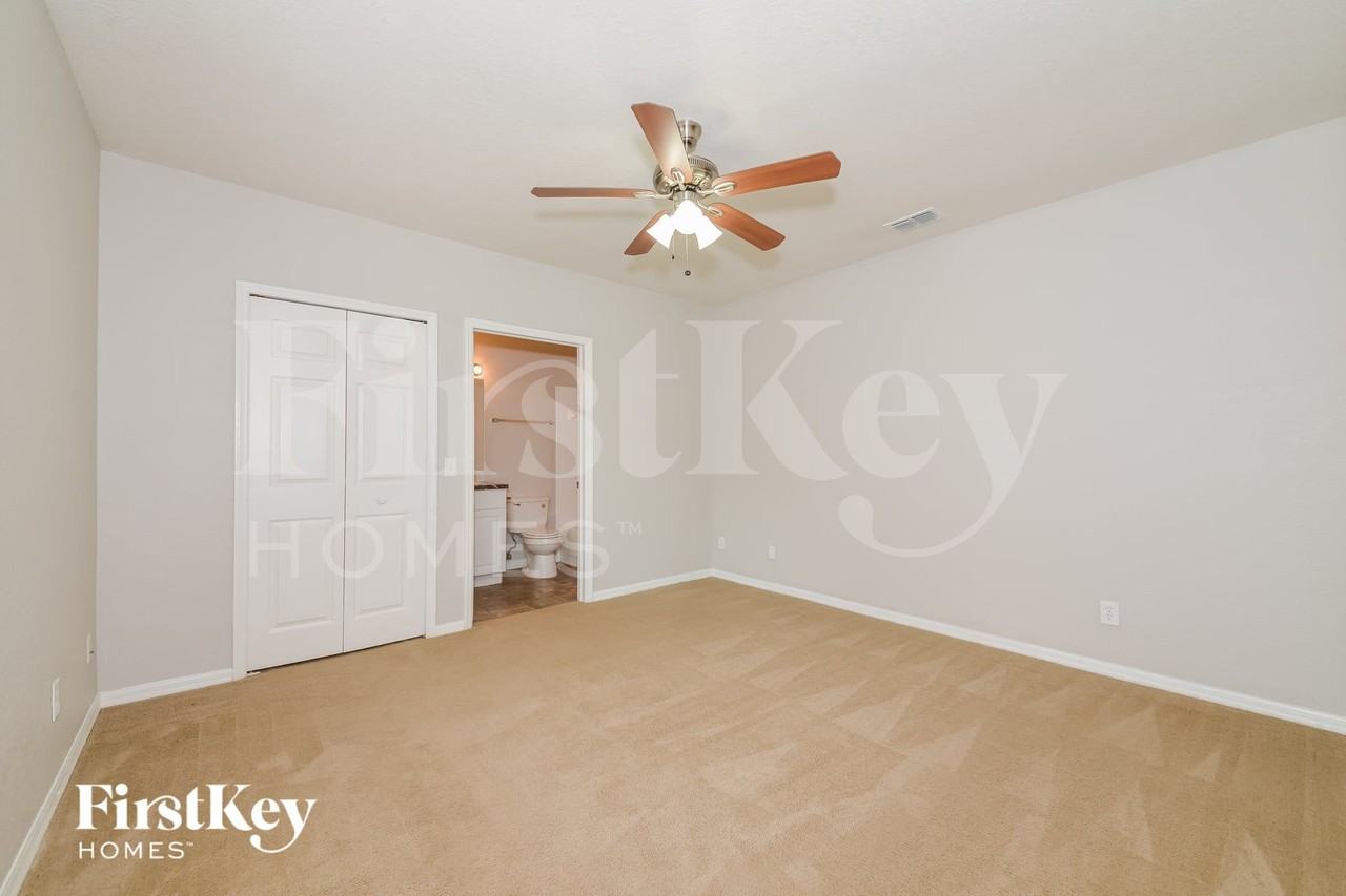 4448 N Biscayne Dr - Photo 7 of 16