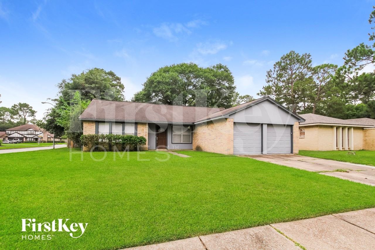 4403 Pineville Ln - Photo 2 of 16