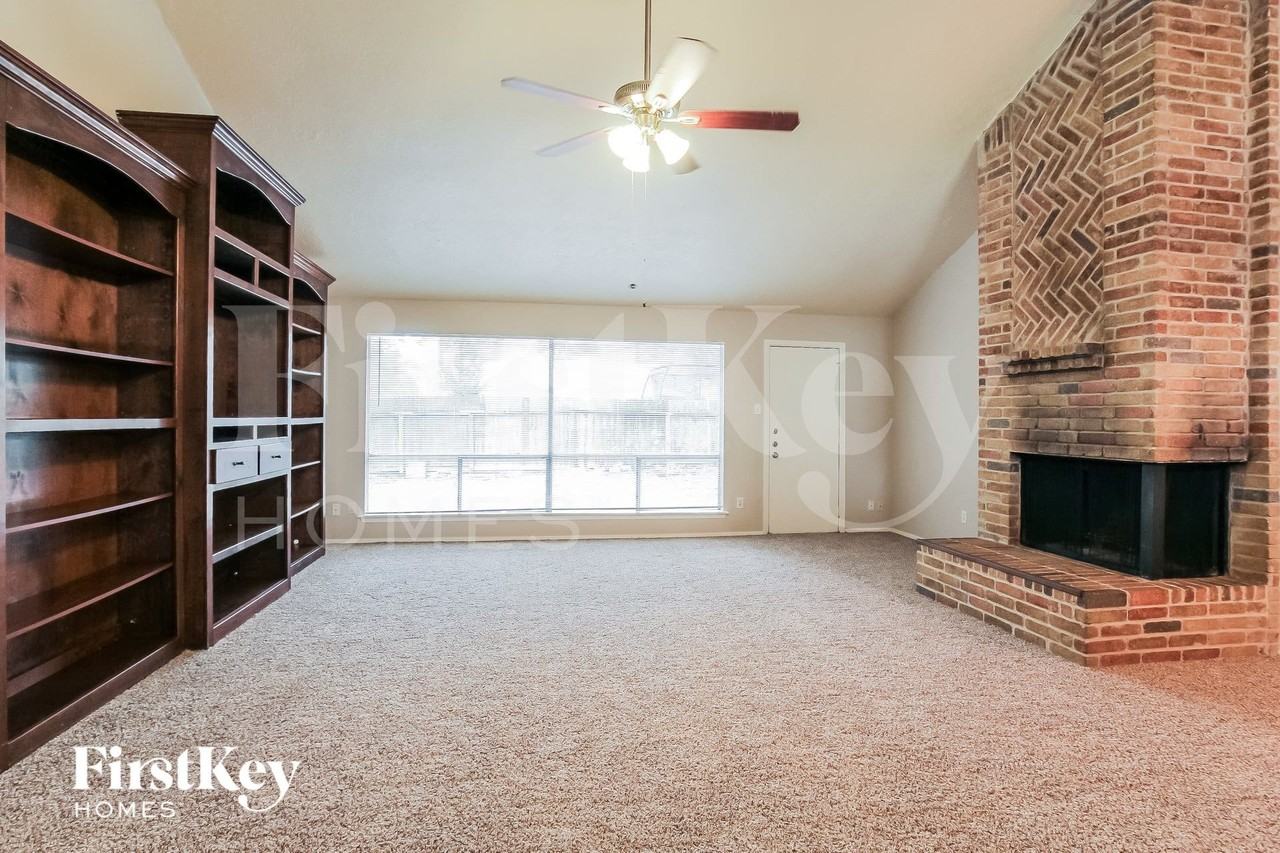 4403 Pineville Ln - Photo 4 of 16