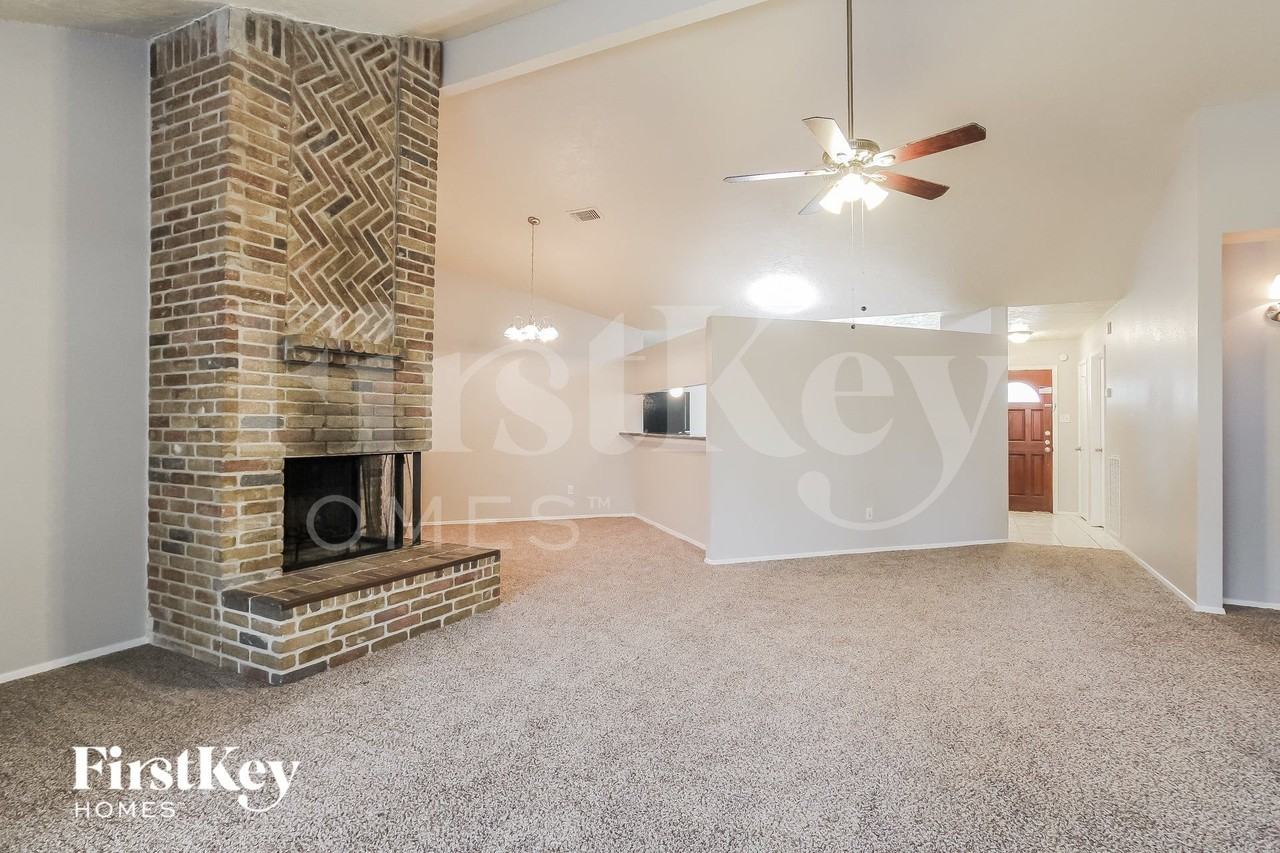 4403 Pineville Ln - Photo 5 of 16