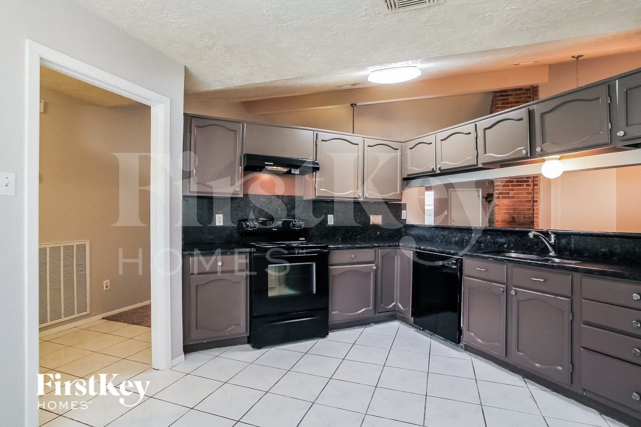 4403 Pineville Ln - Photo 7 of 16