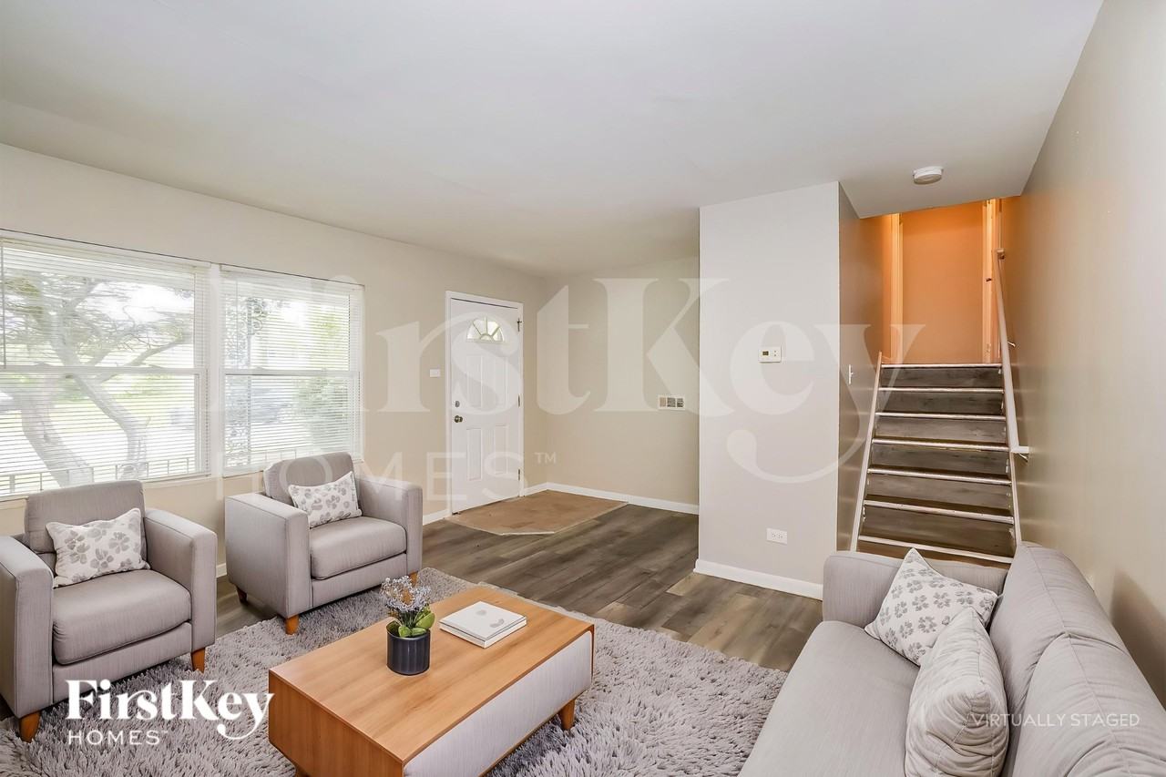 4200 Arlington Dr - Photo 4 of 19