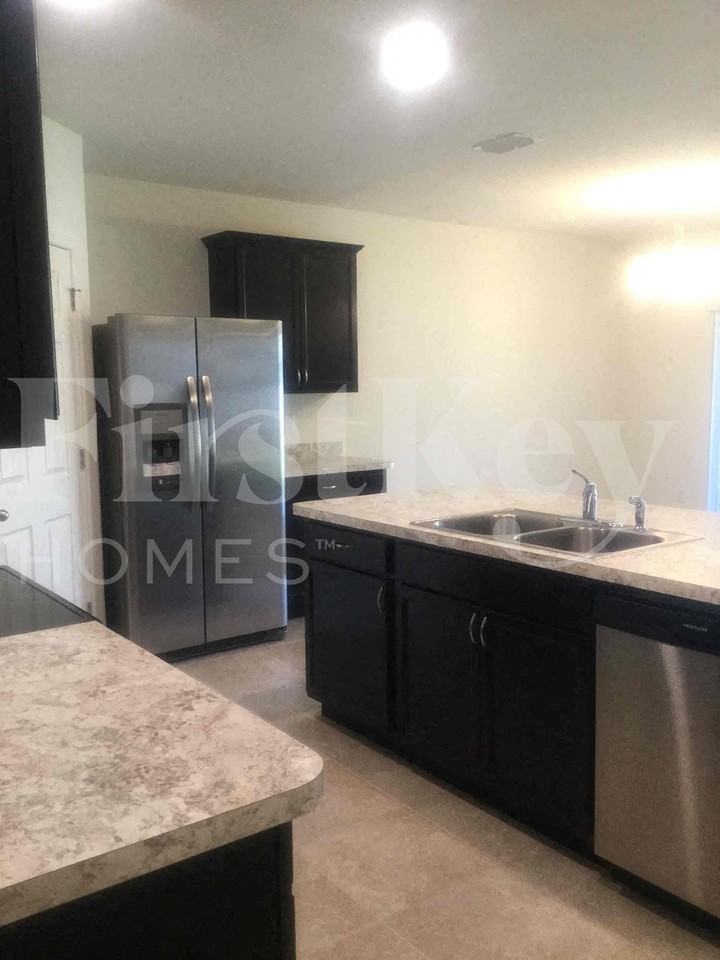407 Sw Lakehurst Dr - Photo 4 of 22