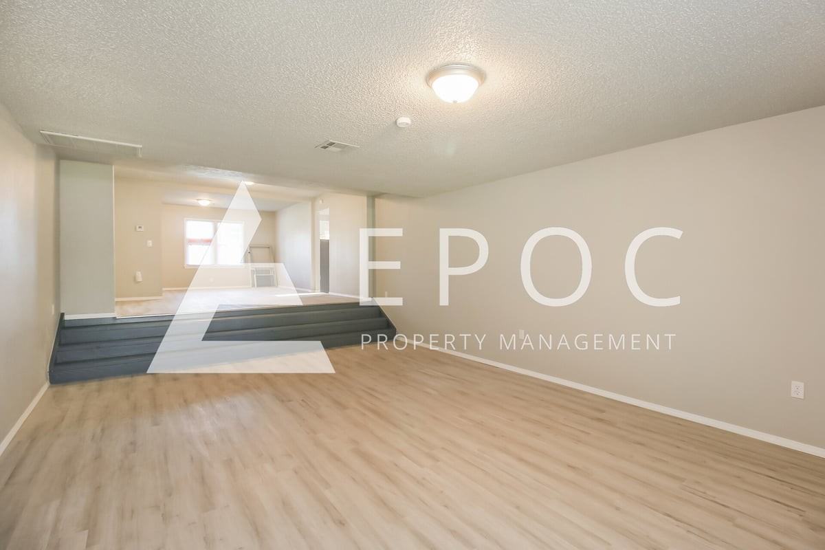 9813 Ne 10th St - Photo 5 of 15