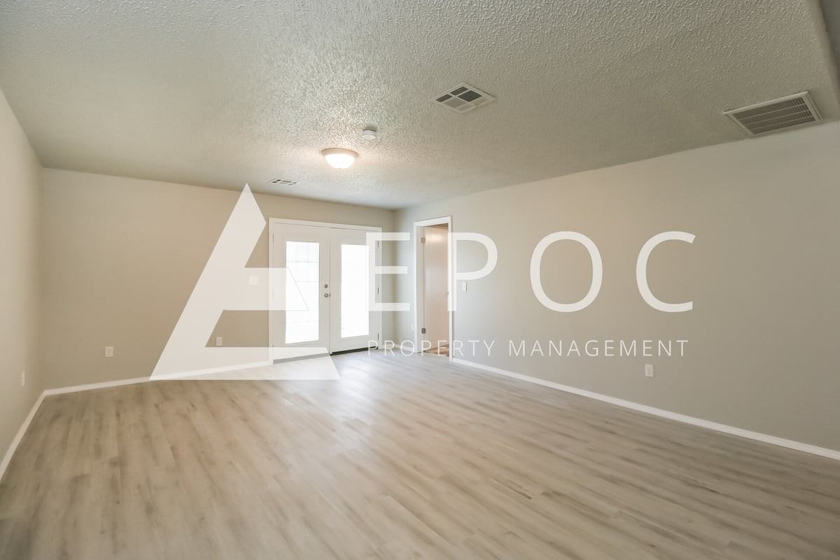 9813 Ne 10th St - Photo 6 of 15