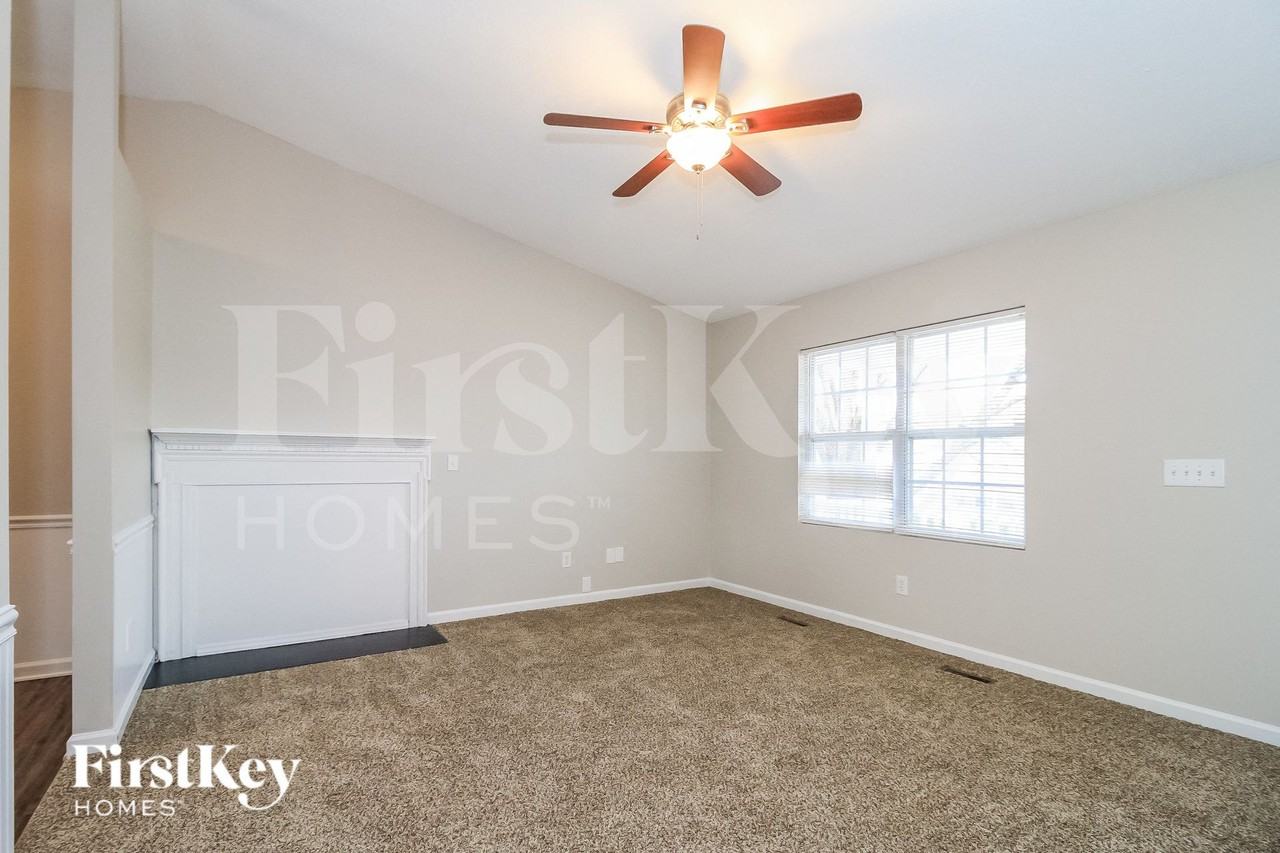 3820 Spring Branch Dr - Photo 3 of 15